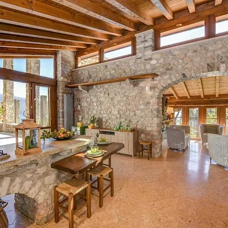 וילה Le Ravere Luxury Mini-resort - A Structure For 12 גרגננו