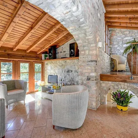 וילה Le Ravere Luxury Mini-resort - A Structure For 12 *