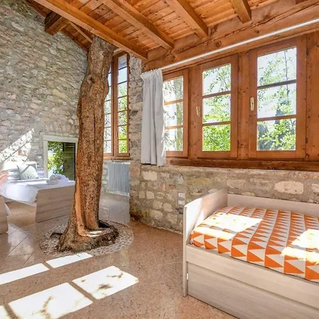 וילה Le Ravere Luxury Mini-resort - A Structure For 12 גרגננו