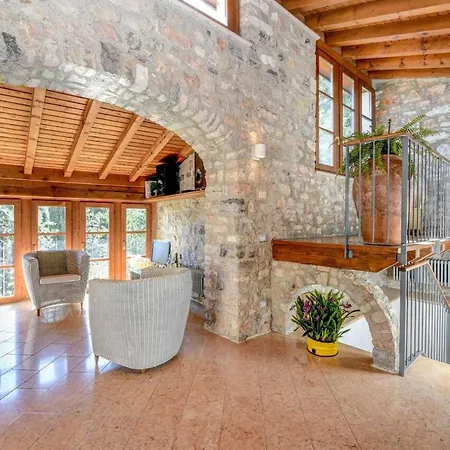Villa Le Ravere Luxury Mini-resort - A Structure For 12 Gargnano
